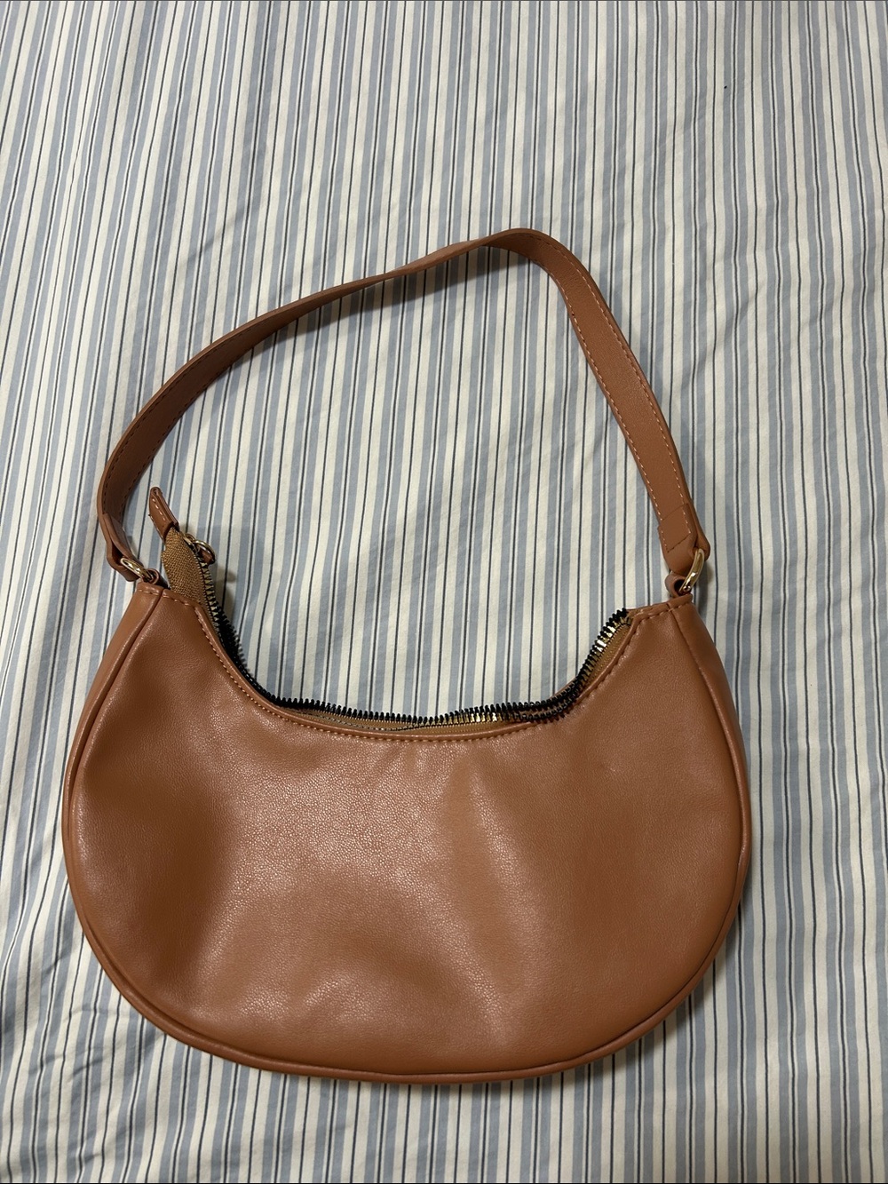 Old Navy Crescent Shoulder Bag in Brown